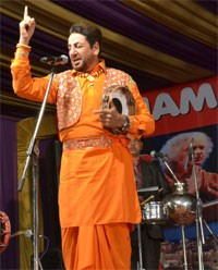 Gurdas Mann performing on the concluding day of Jammu Festival 2013