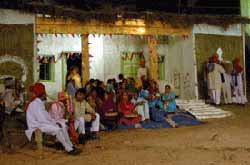 Nukad Shows: These open-air performances feature, street plays (preferably Dogri only), laughter shows, Hassya Kavi Sammelen, Geetru and puppet shows.