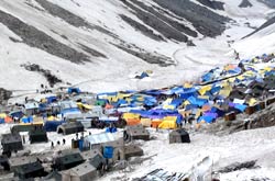 Pilgrim camp in the snow bound area.