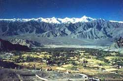 An overview of Leh town.