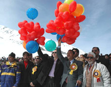 Chief Minister Omar Abdullah declaring open the three-day 2nd Annual Gulmarg Global Derby