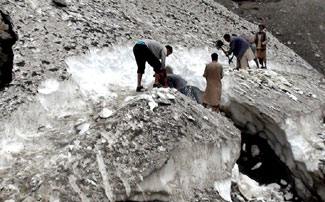 Snow clearance enroute Chandanwari-Sheshnag track for Shri Amarnathji Yatra