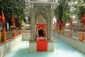 A view of Kheer Bhawani Temple.